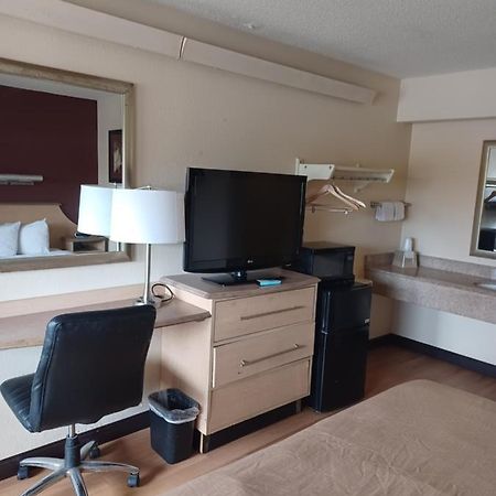 Red Oak Inn Belleville Bagian luar foto