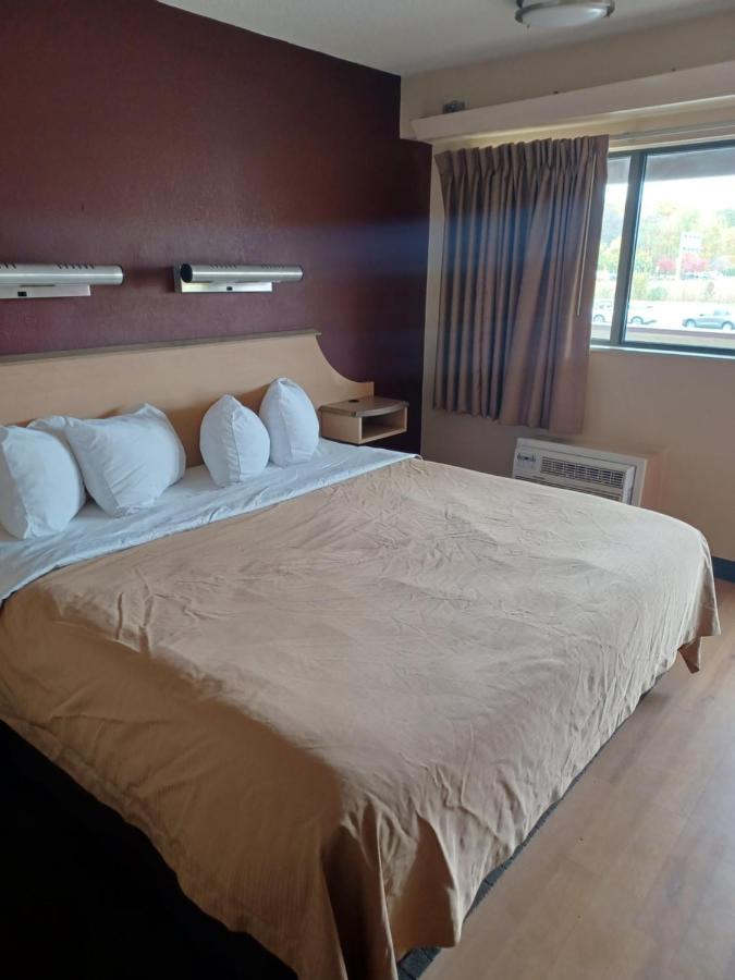 Red Oak Inn Belleville Bagian luar foto